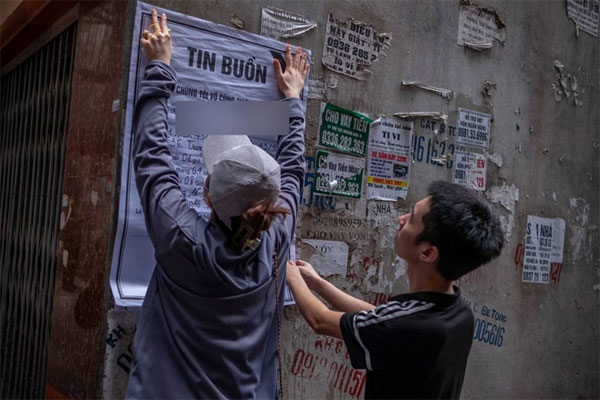 Xót xa không khí tang thương tại con ngõ, một ngày sau khi xảy ra vụ cháy khiến 14 người tử vong-4