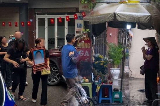 Xót xa không khí tang thương tại con ngõ, một ngày sau khi xảy ra vụ cháy khiến 14 người tử vong