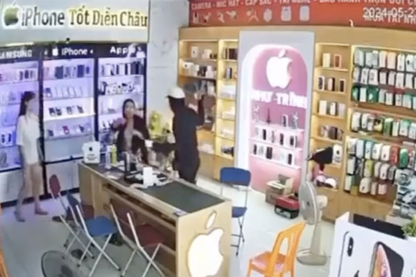 Bắt kẻ dùng súng giả uy hiếp 2 cô gái, cướp tài sản ở Nghệ An-1