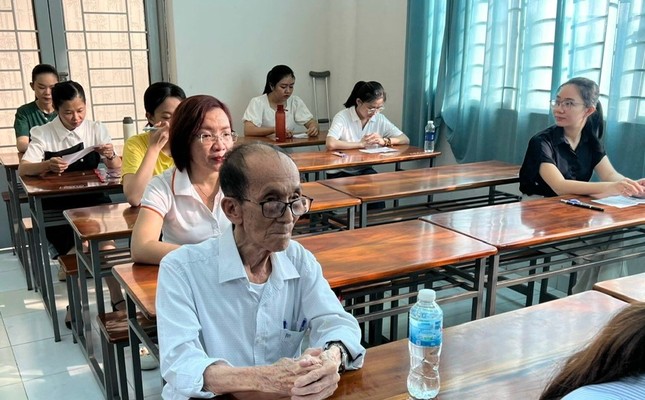 Cụ ông 87 tuổi ở Cần Thơ đi thi thạc sĩ-2