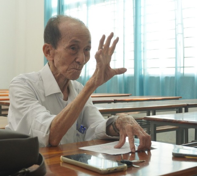 Cụ ông 87 tuổi ở Cần Thơ đi thi thạc sĩ-3