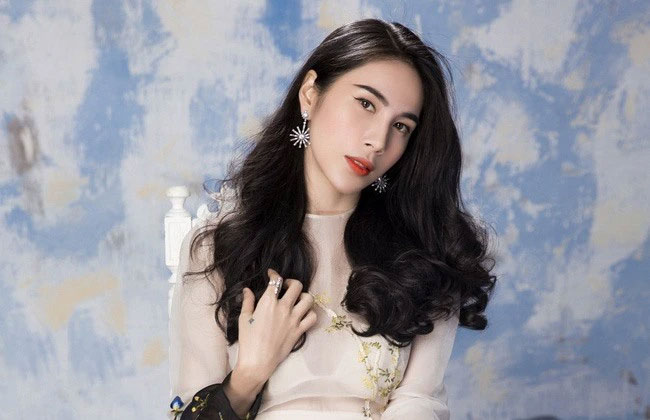 Thuỷ Tiên đeo nhẫn kim cương, lộ diện giữa ồn ào đối chất với Khánh Thi vụ ca sĩ Vbiz nợ 80 triệu-4