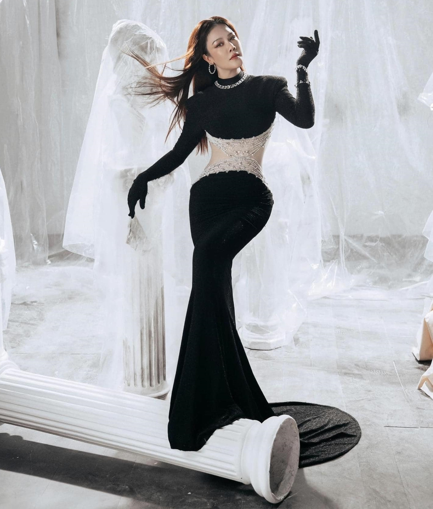 Thời trang lạ của ca sĩ Thu Phương ở tuổi 52-1