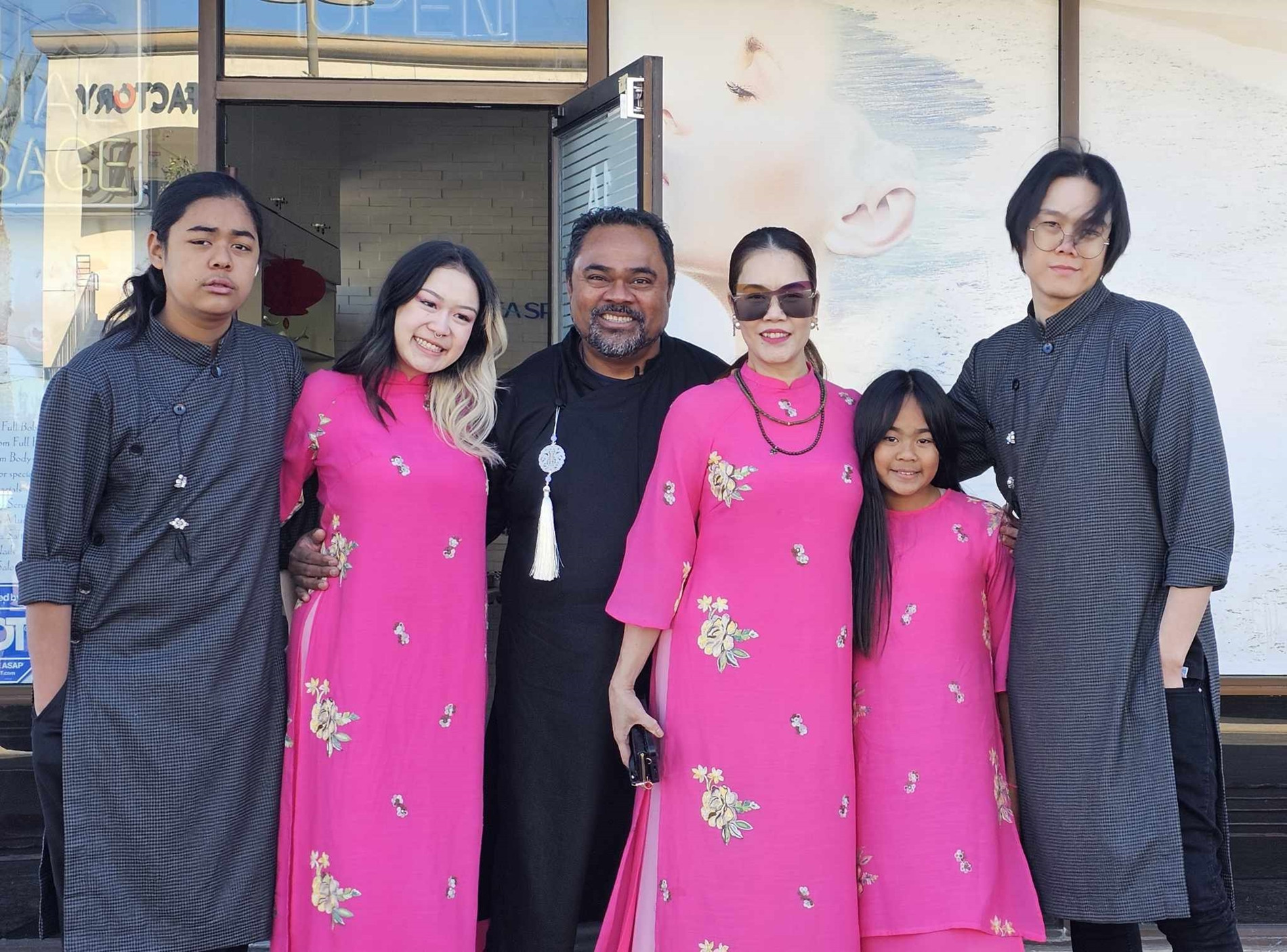 Thời trang lạ của ca sĩ Thu Phương ở tuổi 52-2