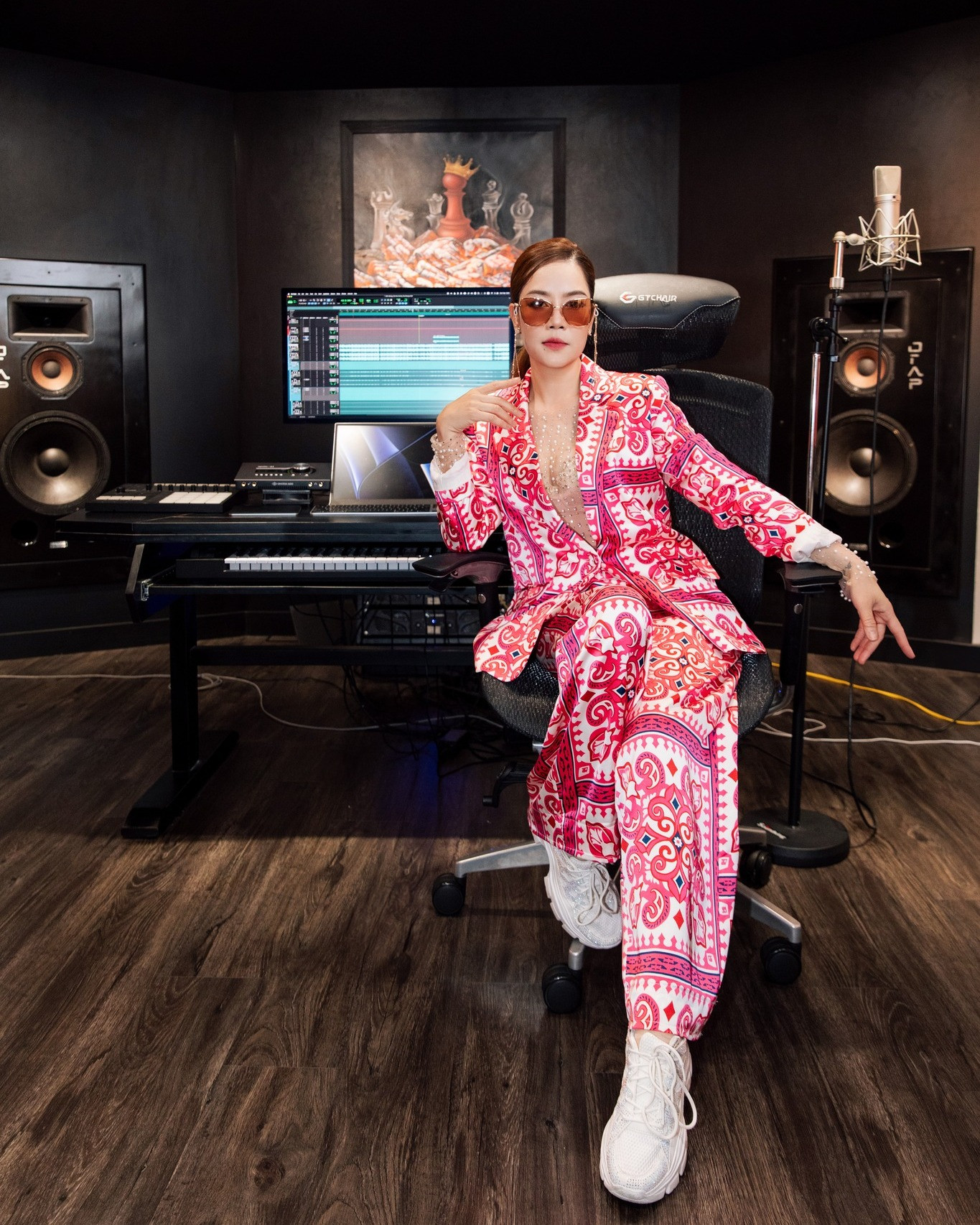 Thời trang lạ của ca sĩ Thu Phương ở tuổi 52-9