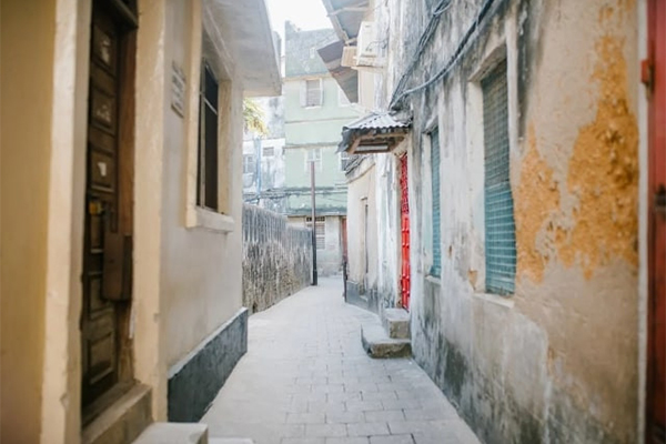 Nhìn thấy bồ trẻ của chồng, vợ chết lặng vì biết chính mình cõng rắn cắn gà nhà-2