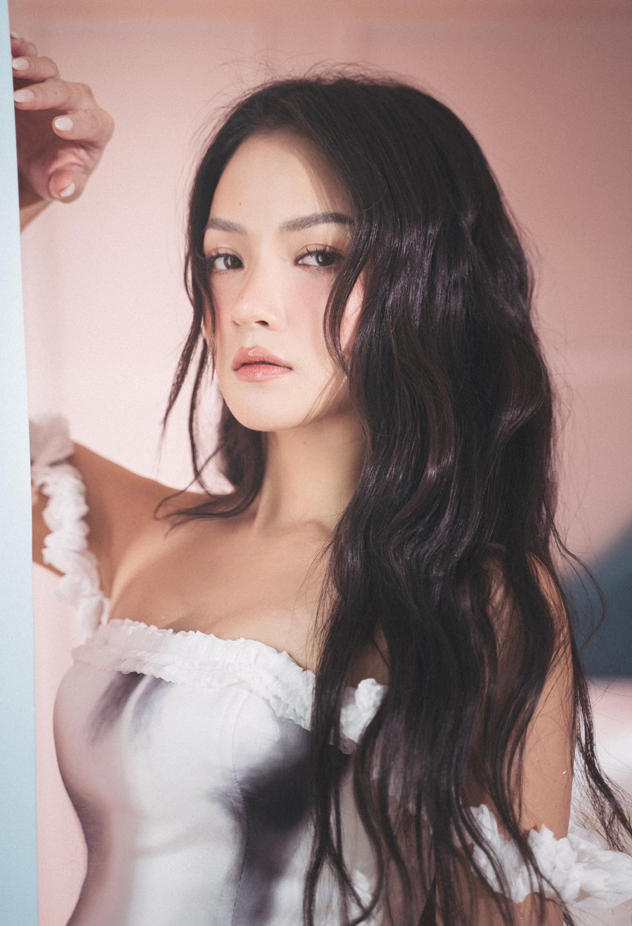 Ngôi nhà 600m2 ngập sắc màu như cung điện cổ tích của Thủy Top-1