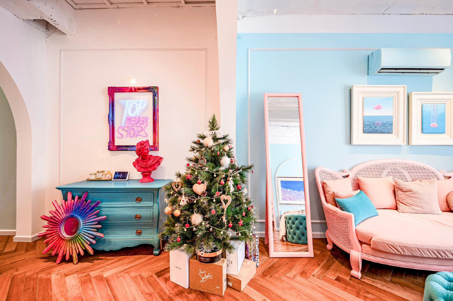 Ngôi nhà 600m2 ngập sắc màu như cung điện cổ tích của Thủy Top-4