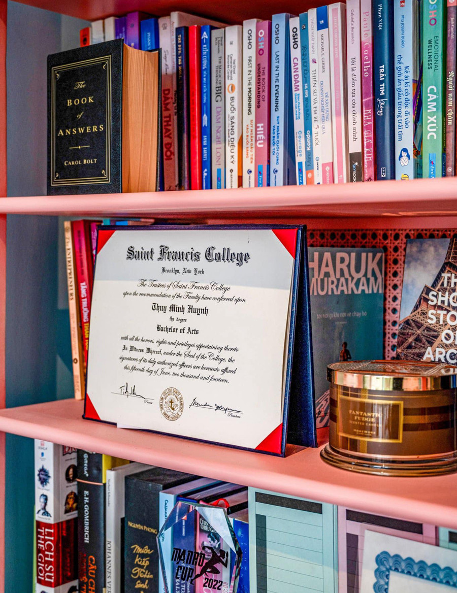 Ngôi nhà 600m2 ngập sắc màu như cung điện cổ tích của Thủy Top-9