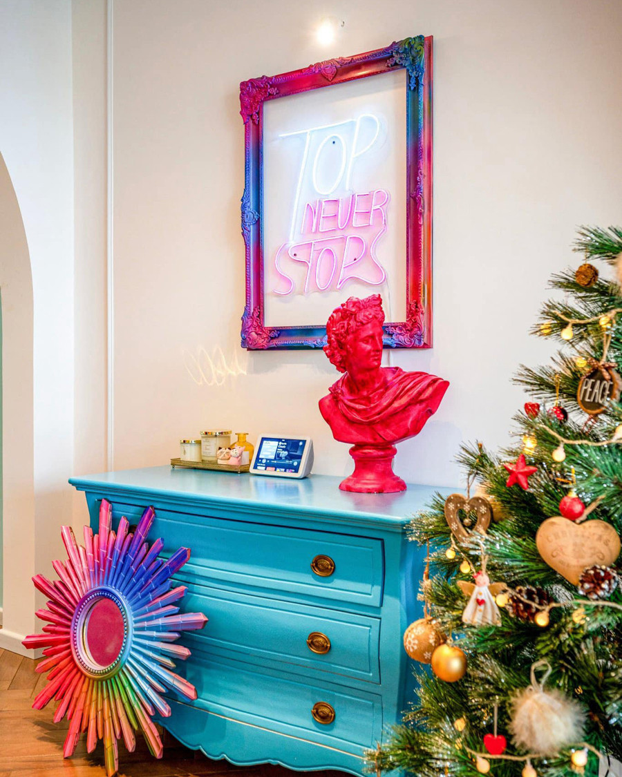 Ngôi nhà 600m2 ngập sắc màu như cung điện cổ tích của Thủy Top-21