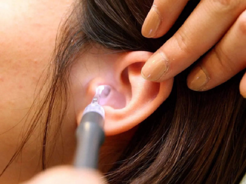 Cách xử lý nhanh khi bị côn trùng chui vào tai-1