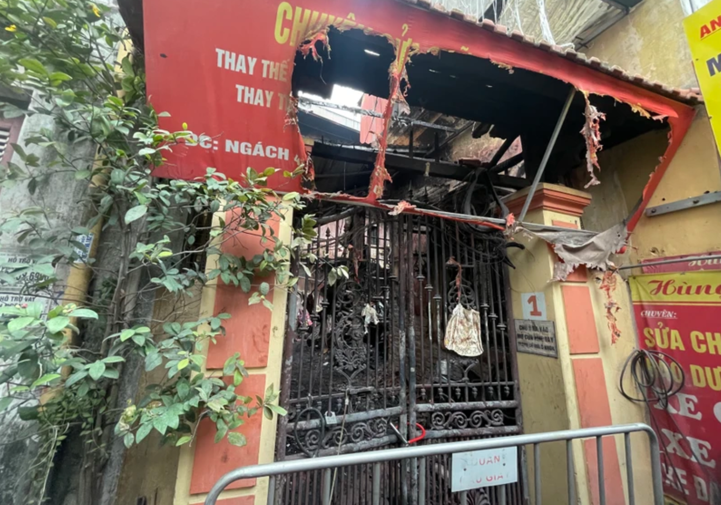 Hàng xóm nói về chủ nhà trọ tử vong trong đám cháy: Họ tốt tính, hay sửa xe miễn phí cho sinh viên-1