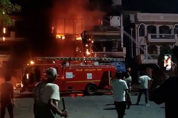 Bé 1 tháng tuổi suýt tử vong sau khi được gia đình cắt móng tay-2