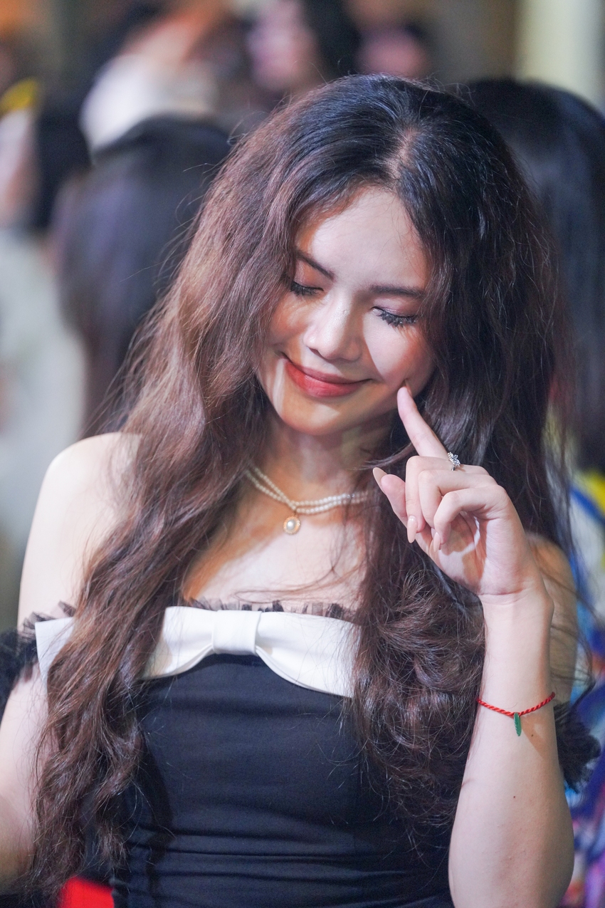 Học sinh Chu Văn An lột xác trong lễ trưởng thành: Ai cũng xinh đẹp bất chấp mưa gió!-9