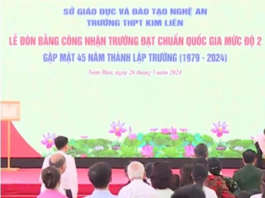 Nguyên hiệu trưởng đột quỵ, tử vong khi đang phát biểu kỷ niệm thành lập trường-1