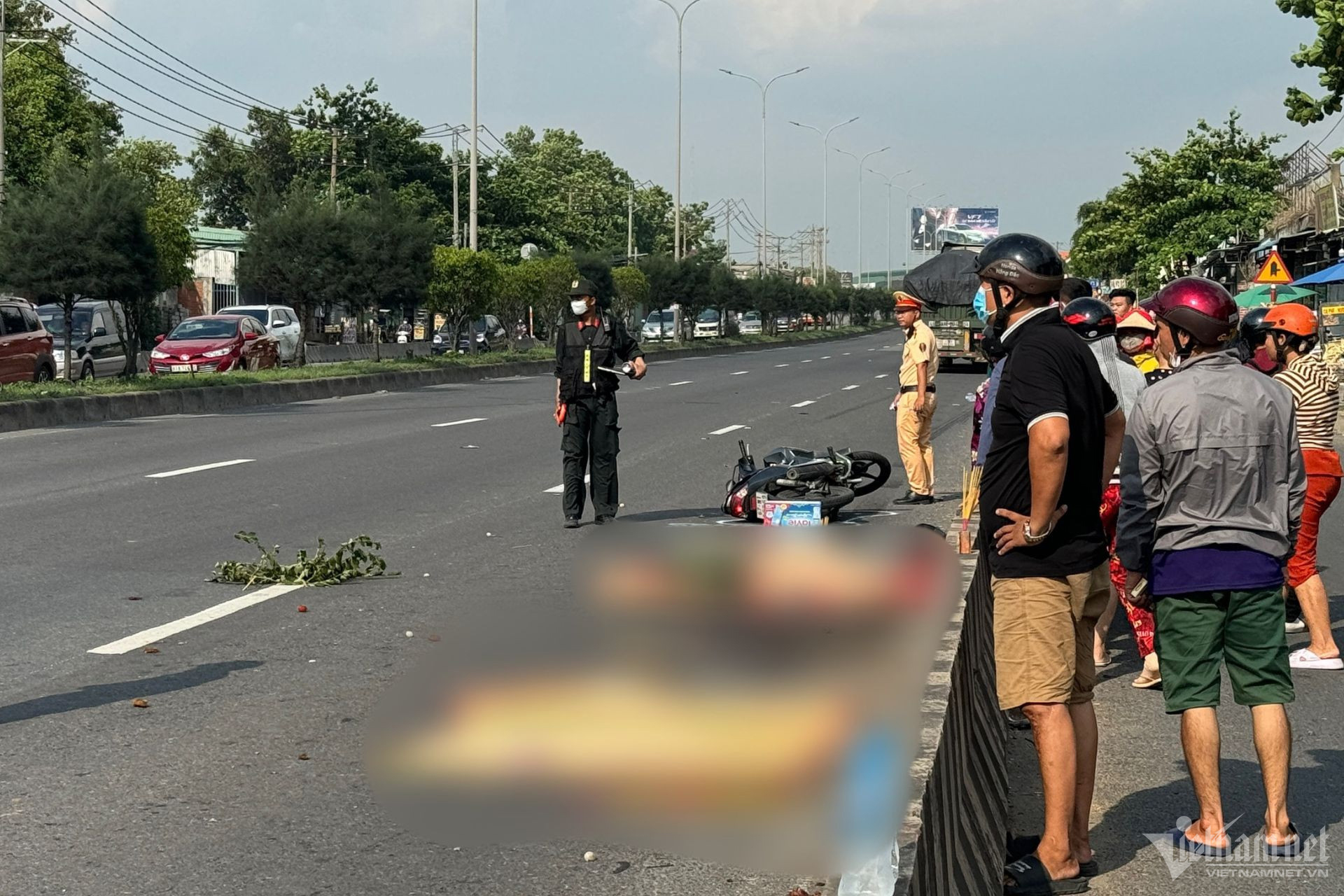 Bà và cháu 3 tuổi chết thương tâm sau va chạm với xe container-1