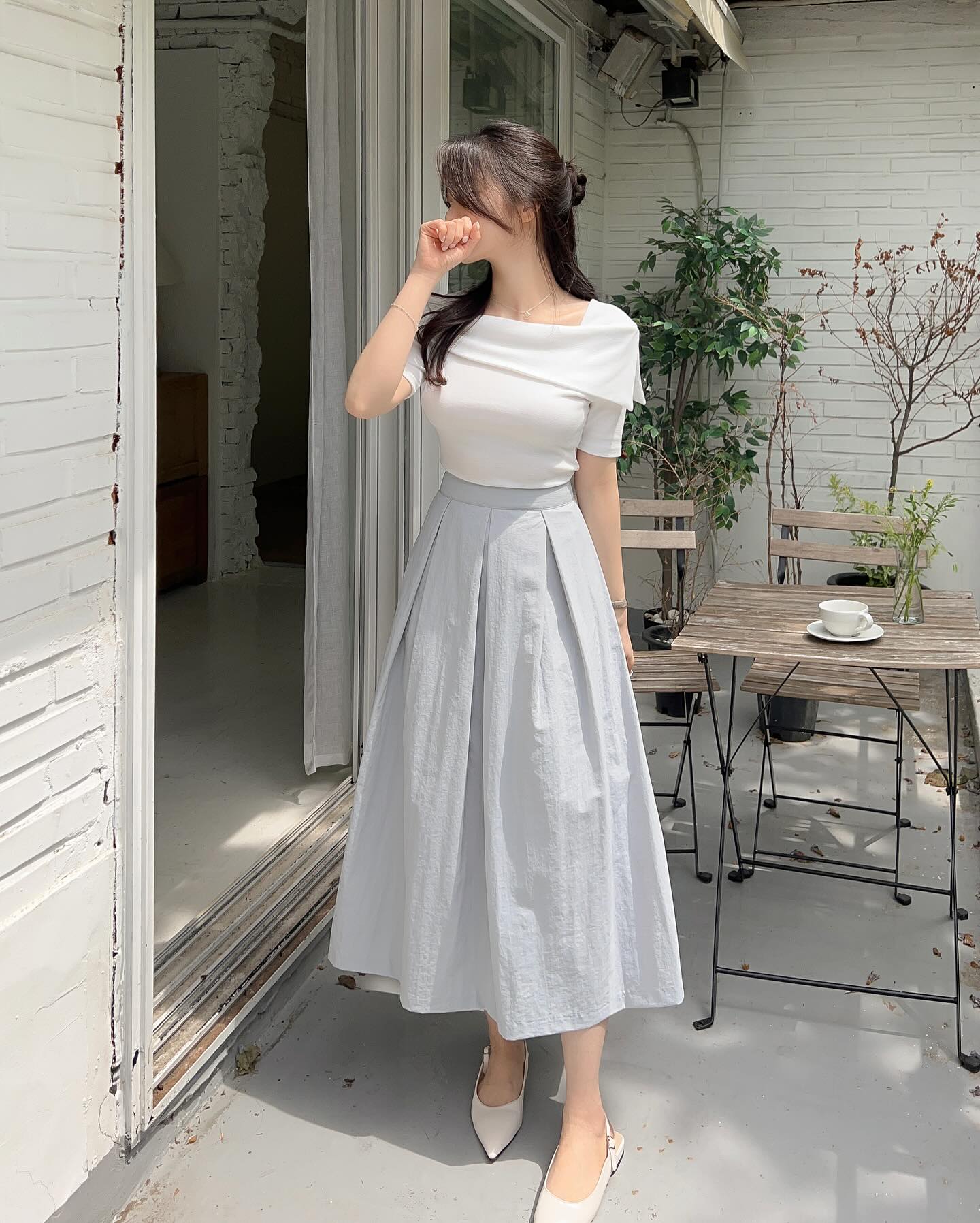 Nếu thường xuyên đi giày bệt, bạn hãy diện 4 kiểu chân váy để tôn dáng hiệu quả-8