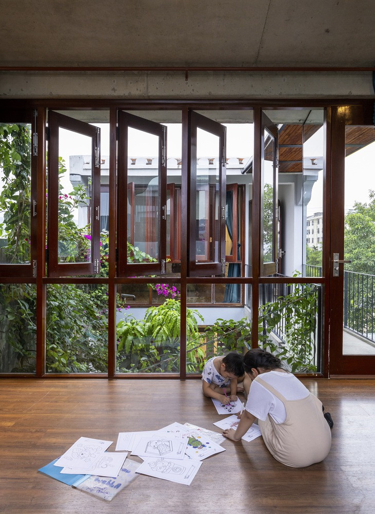 Khám phá ‘tổ chim’ tràn ngập cây xanh của vợ chồng nhà báo-7