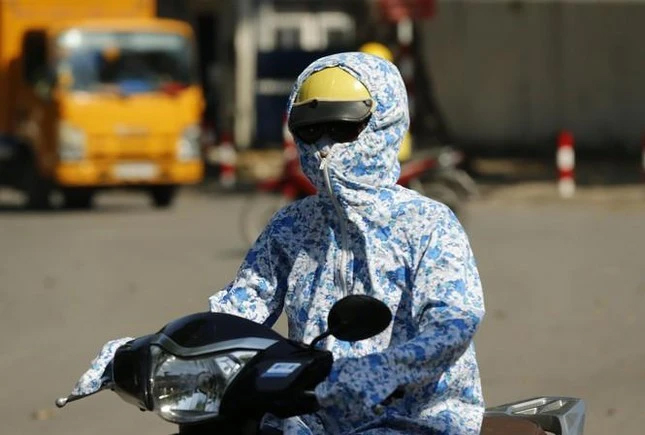 Miền Bắc nắng nóng trước khi chuyển mưa dông nhiều ngày-1