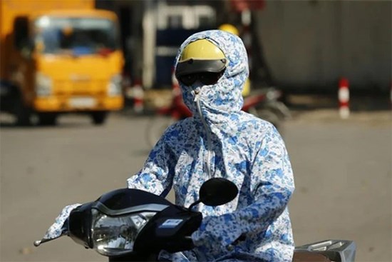 Miền Bắc nắng nóng trước khi chuyển mưa dông nhiều ngày