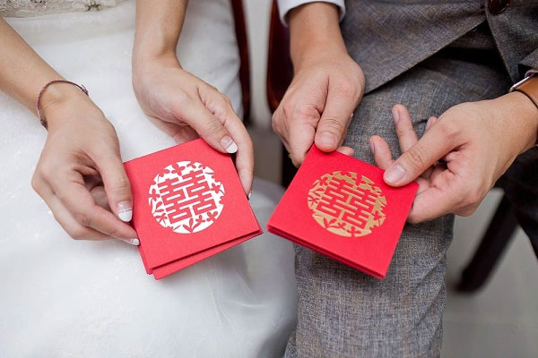 Miễn cưỡng cưới cô gái mà mình không có chút tình cảm nào vì mẹ doạ tự tử-1