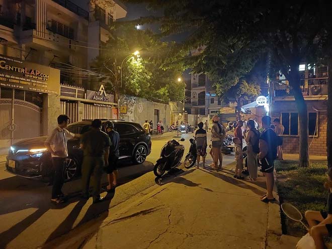 TPHCM: Nữ tài xế taxi công nghệ tông hàng loạt xe máy đang lưu thông khiến nhiều người bị thương-2