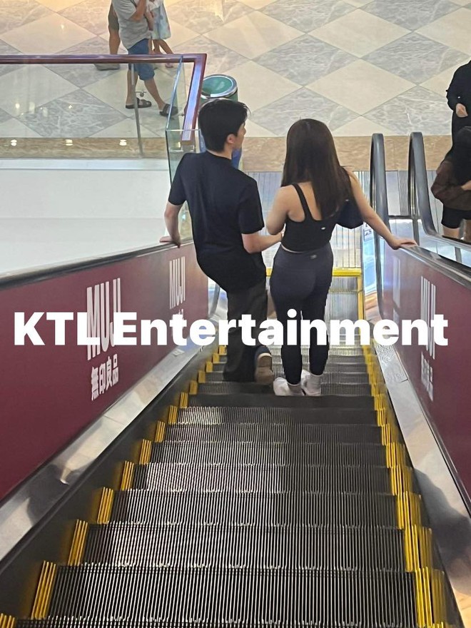 Team qua đường tóm dính Thiều Bảo Trâm và bạn trai tình tứ ở trung tâm thương mại-2