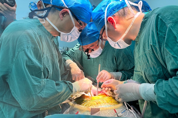 Cô ruột hiến gan cứu cháu gái 22 tháng tuổi-4