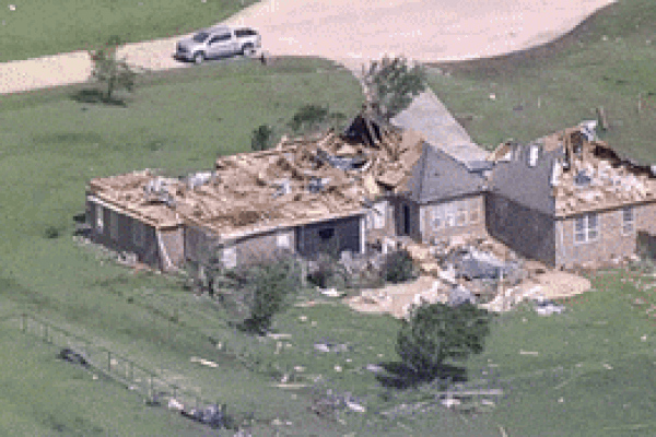 Mỹ: Cảnh hoang tàn ở nhiều bang sau lốc xoáy càn quét, 18 người thiệt mạng