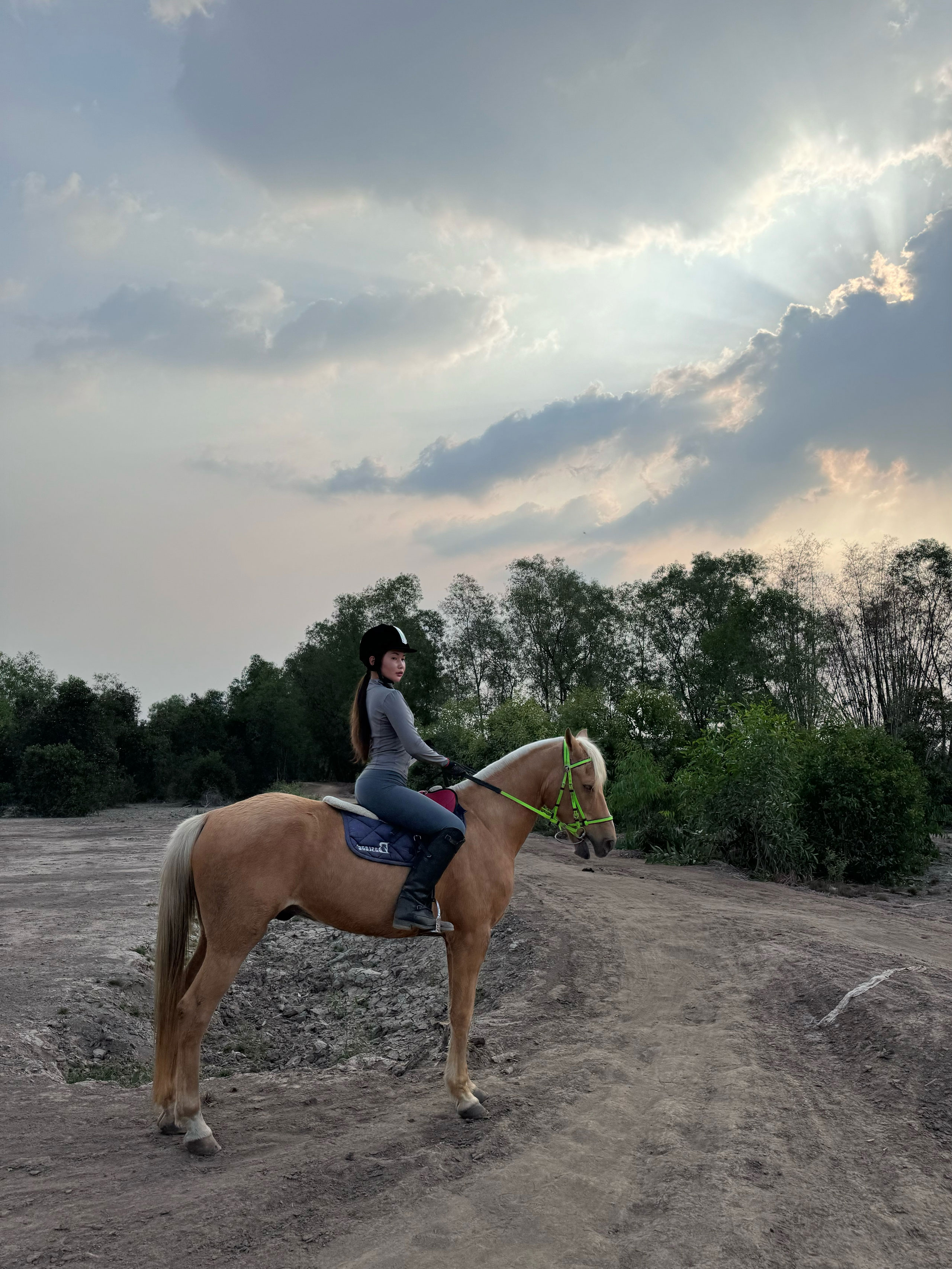 Nàng bánh bèo xinh đẹp vượt qua nỗi sợ hãi để theo đuổi đam mê trên lưng ngựa: Chi phí không quá tốn kém như tưởng tượng, cần đầu tư nhất một thứ-7