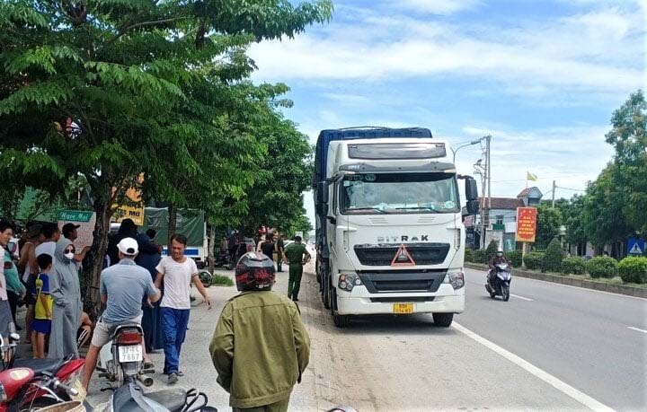 Phát hiện tài xế chết trong cabin xe đầu kéo ở Hà Tĩnh-1