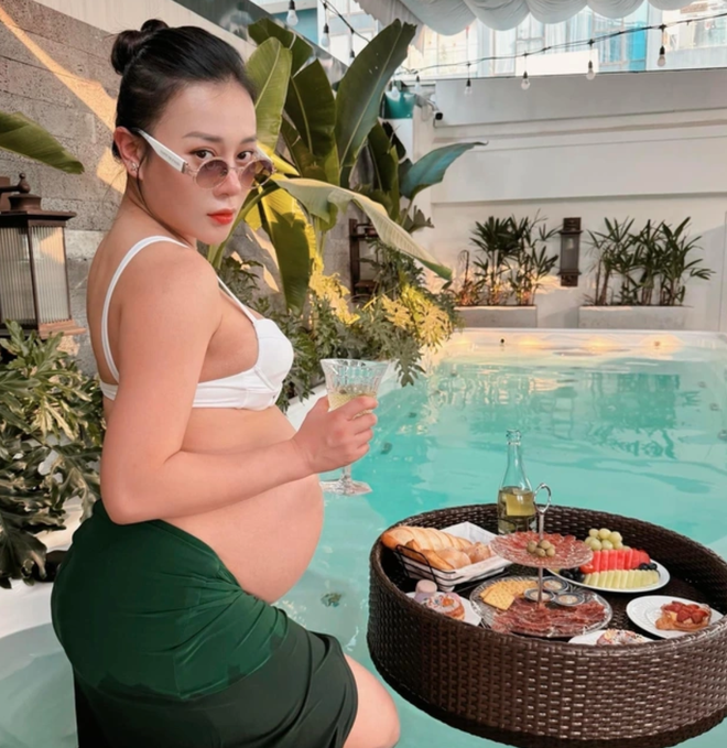 Phương Oanh khoe ảnh bồng bế cặp song sinh, nhan sắc mẹ bỉm nghiện con gây chú ý-12