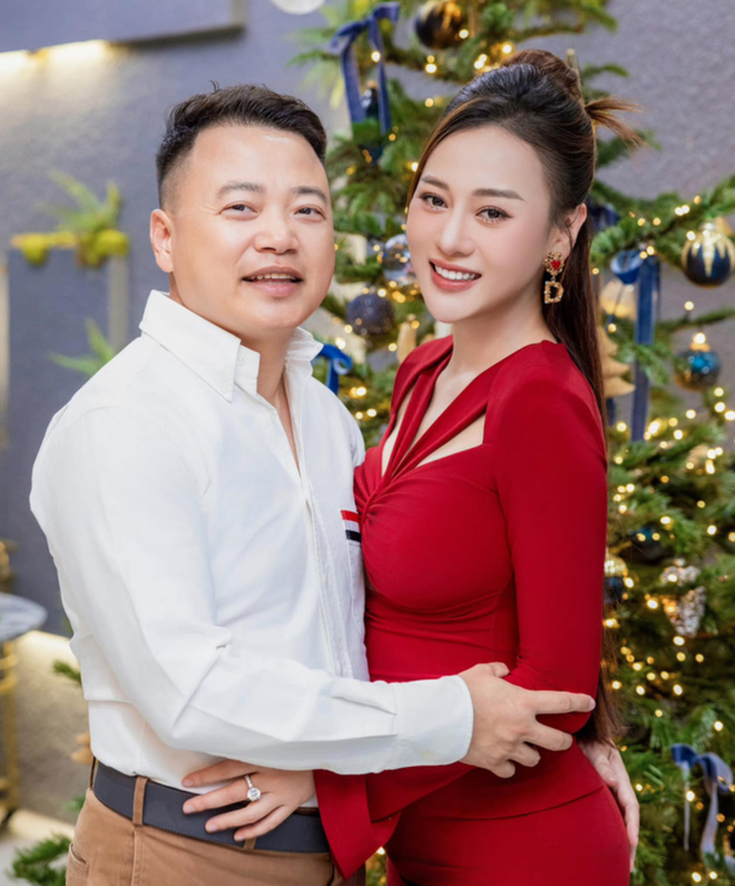 Phương Oanh khoe ảnh bồng bế cặp song sinh, nhan sắc mẹ bỉm nghiện con gây chú ý-10