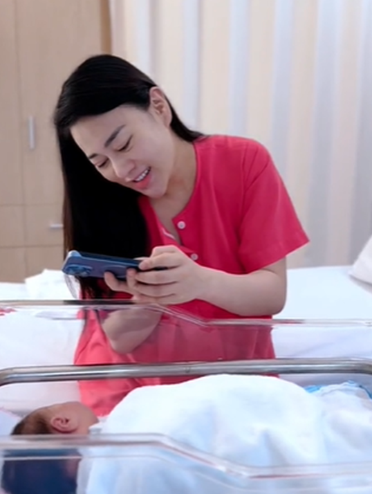 Phương Oanh khoe ảnh bồng bế cặp song sinh, nhan sắc mẹ bỉm nghiện con gây chú ý-5