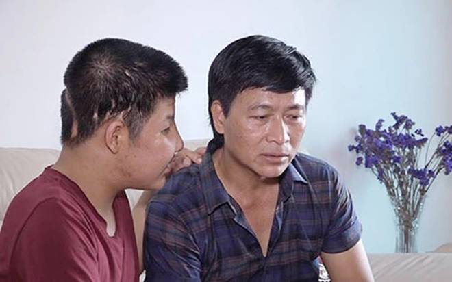 Quốc Tuấn đưa con trai Bôm vào viện, bác sĩ trẻ hồn nhiên bảo: Thế này nuôi báo cô cả đời-2