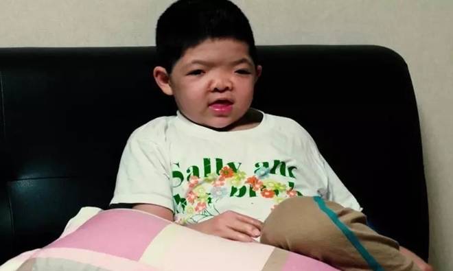 Quốc Tuấn đưa con trai Bôm vào viện, bác sĩ trẻ hồn nhiên bảo: Thế này nuôi báo cô cả đời-7