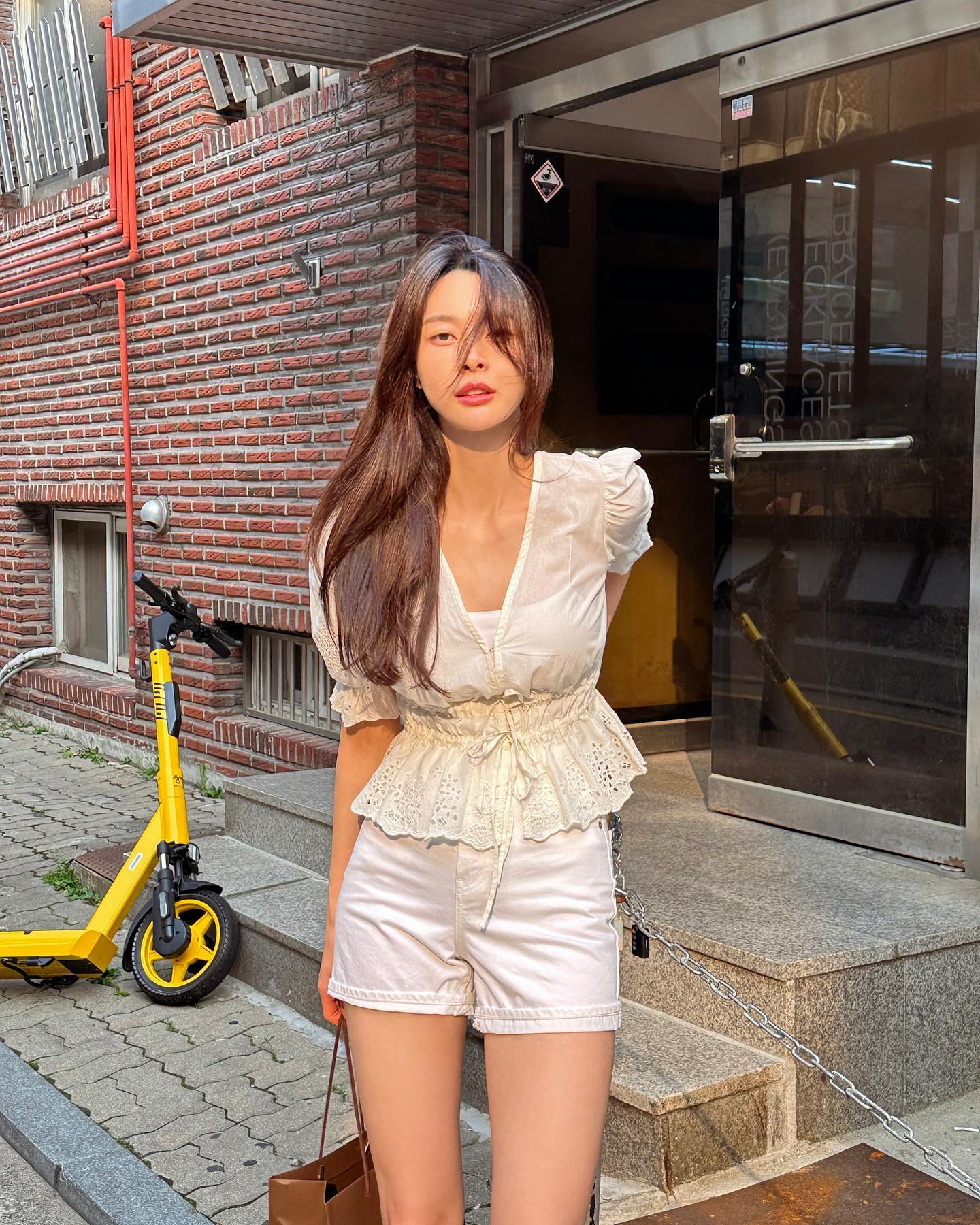 5 nữ diễn viên Hàn Quốc có phong cách mùa hè sành điệu, ngắm là mặc đẹp mỗi ngày-4