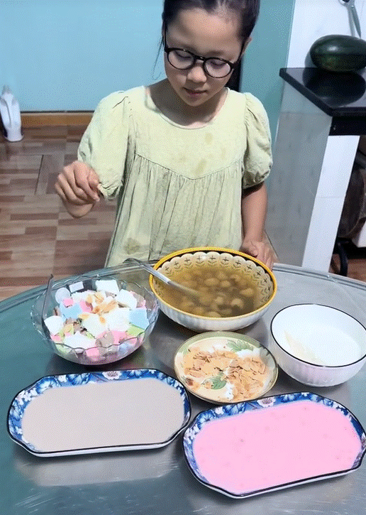 Nhỏ xíu đã có tài nấu ăn, bé gái Lạng Sơn sở hữu clip triệu view nhờ những món ngon truyền thống gia đình Việt-3