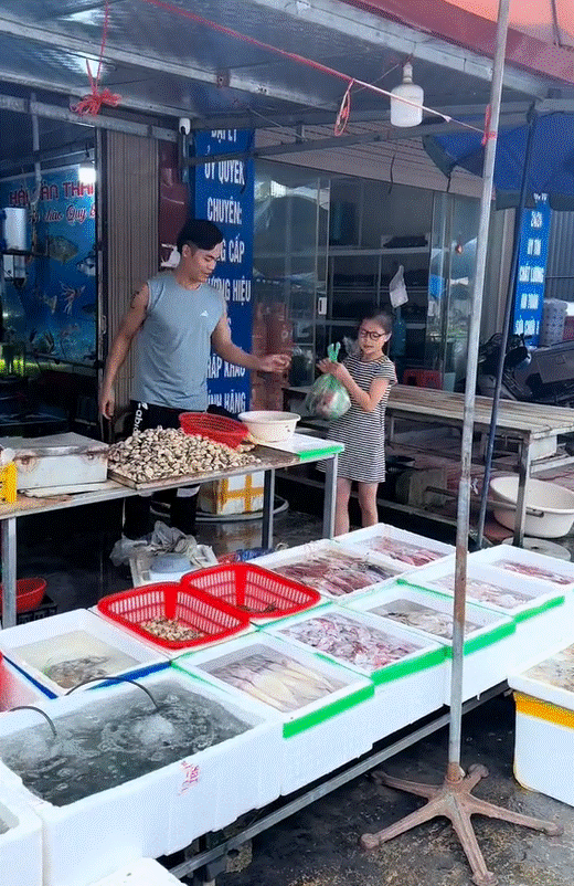 Nhỏ xíu đã có tài nấu ăn, bé gái Lạng Sơn sở hữu clip triệu view nhờ những món ngon truyền thống gia đình Việt-6