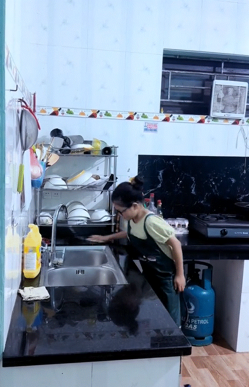 Nhỏ xíu đã có tài nấu ăn, bé gái Lạng Sơn sở hữu clip triệu view nhờ những món ngon truyền thống gia đình Việt-7