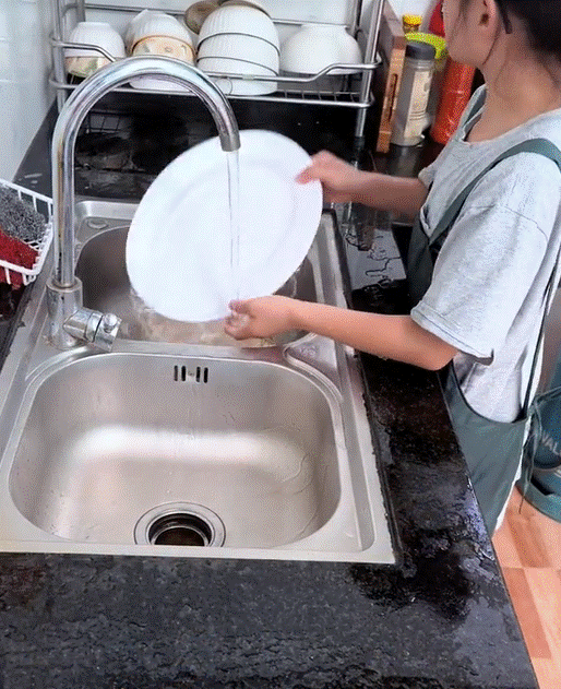 Nhỏ xíu đã có tài nấu ăn, bé gái Lạng Sơn sở hữu clip triệu view nhờ những món ngon truyền thống gia đình Việt-8