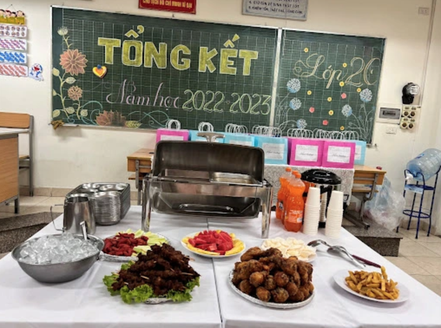 Người mẹ tố con phải ngồi nhìn các bạn ăn liên hoan: Chỉ là hiểu nhầm, mong sự việc sớm khép lại-1