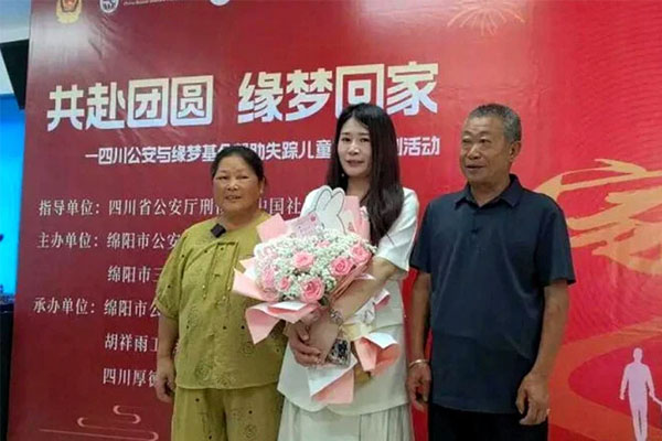 Dọn tới căn nhà mới, chàng trai phát hiện tấm ảnh dính máu cùng tin nhắn lạ: Camera ghi lại cảnh lạnh người!-5