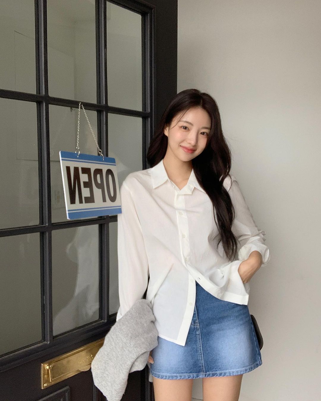 1 chiếc sơ mi trắng có thể diện tới 6 cách thanh lịch và ưng mắt-7