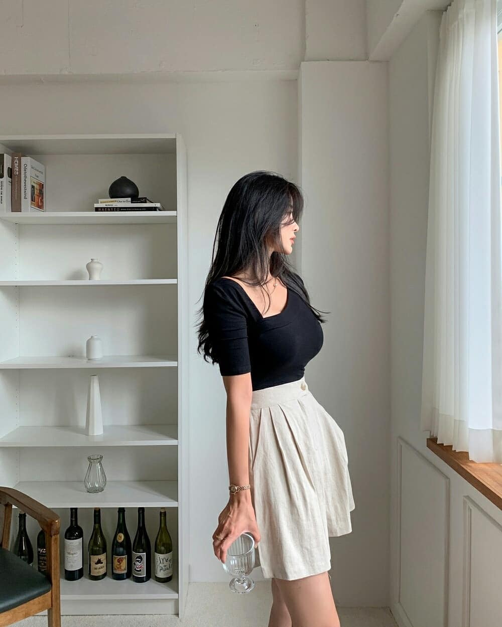 Phụ nữ trên 40 tuổi nên diện 4 kiểu quần trẻ trung, nhẹ mát đi du lịch-4