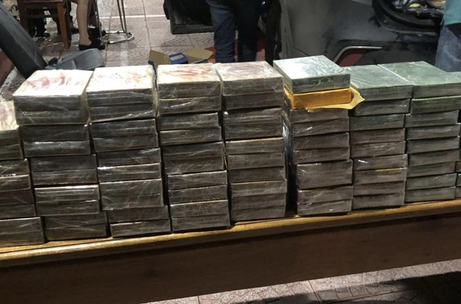 Công an phát hiện bí mật động trời trong chiếc ô tô biển số Lào đang lén lút vào Việt Nam-2