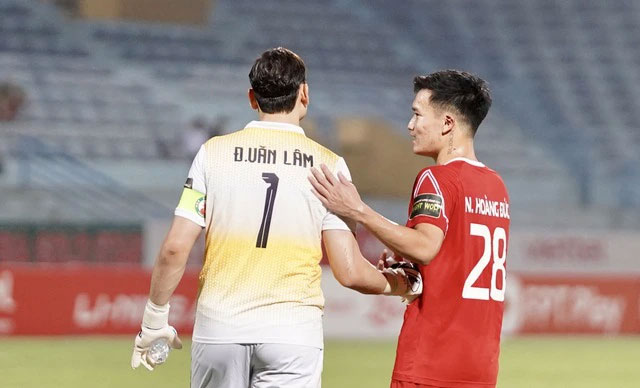 Văn Lâm, Hoàng Đức thi nhau báo tin kém vui cho HLV Kim Sang-sik-1