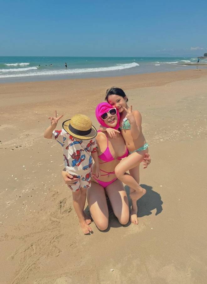 Con gái Diệp Lâm Anh mắt to 2 mí, từng được khen giống bố nay có góc nghiêng hưởng trọn nét đẹp của mẹ-9