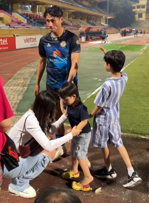 Gà cưng Vũ Khắc Tiệp chăm con quá khéo, bảo sao chồng Mạc Hồng Quân tự nguyện cho giữ hết tài sản-1