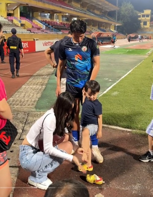 Gà cưng Vũ Khắc Tiệp chăm con quá khéo, bảo sao chồng Mạc Hồng Quân tự nguyện cho giữ hết tài sản-3